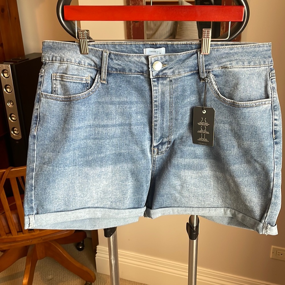 Forever 21 plus size curved high rise shorts curvy fit NWT